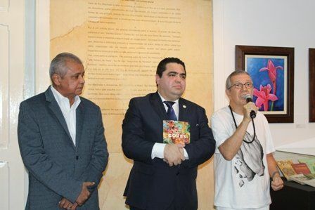 Da esq. para  a dir.: Dysson Teles, diretor do Museu Amazônico, Sylvio Puga, reitor da Ufam, e o artista Rui Machado.